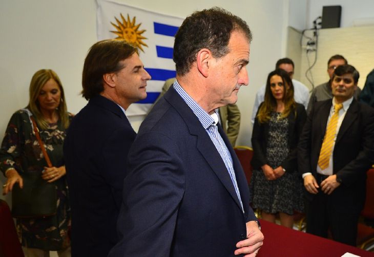El presidente de Uruguay, Luis Lacalle Pou y el líder de Cabildo Abierto, Guido Manini Rios.&nbsp;