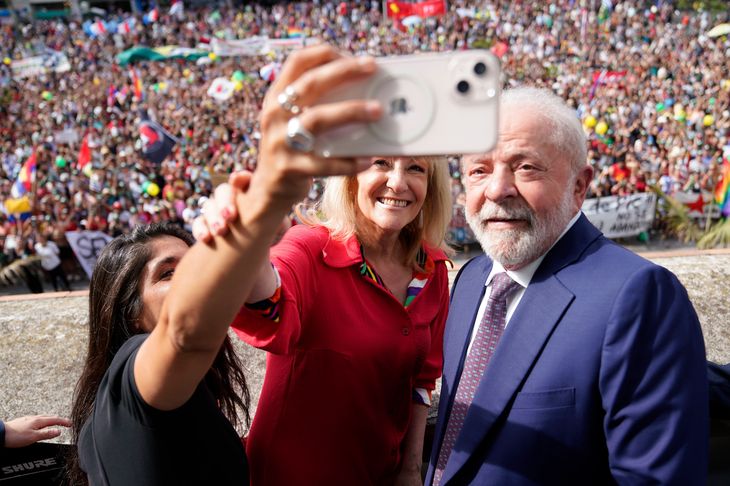 Carolina Cosse y Lula Da Silva en el acto en conjunto del pasado 25 de enero en el Palacio Municipal de Montevideo.