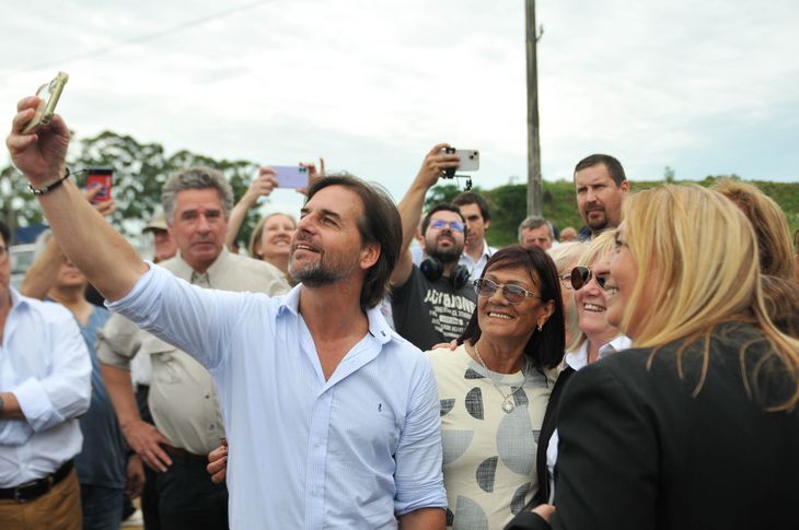 El presidente Luis Lacalle Pou ya fue nombrado varias veces como eventual candidato en 2029 aún cuando falta un turno electoral en medio.