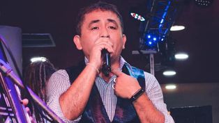 Murió en un accidente automovilístico el cantante Huguito Flores.