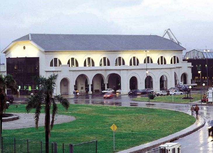 El puerto de Buquebus en Montevideo espera aumentar la actividad durante la temporada de verano.