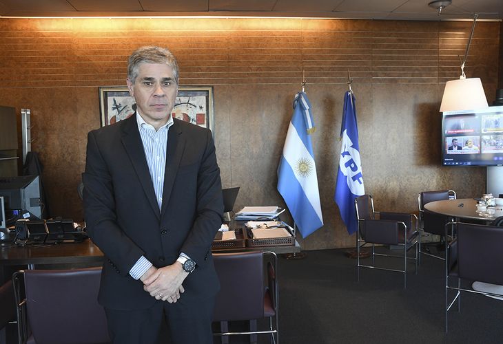 Pablo González, presidente de YPF, cruzó a Mauricio Macri