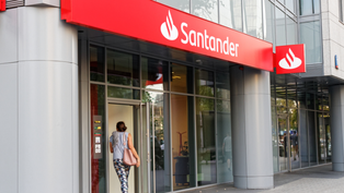 allanaron un banco santander por operaciones sospechosas