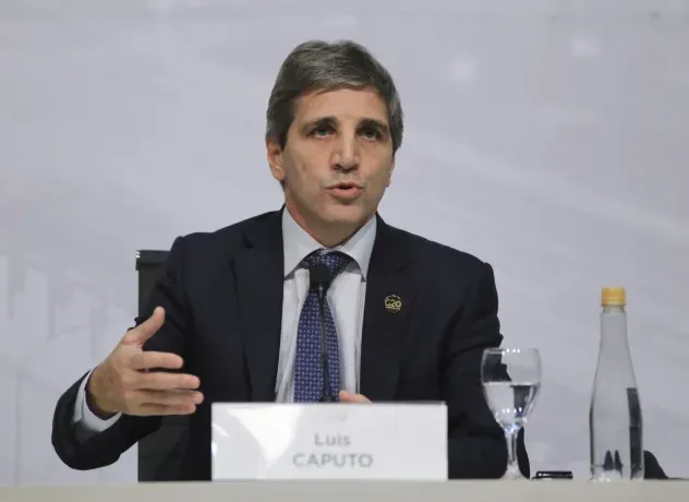 Luis Caputo será el ministro de Economía de Javier Milei, ¿una buena señal para Uruguay?