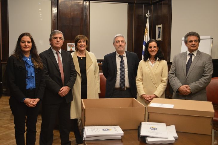 La ministra de Economía, Azucena Arbeleche, presentó el proyecto de Rendición de Cuentas en el Parlamento.