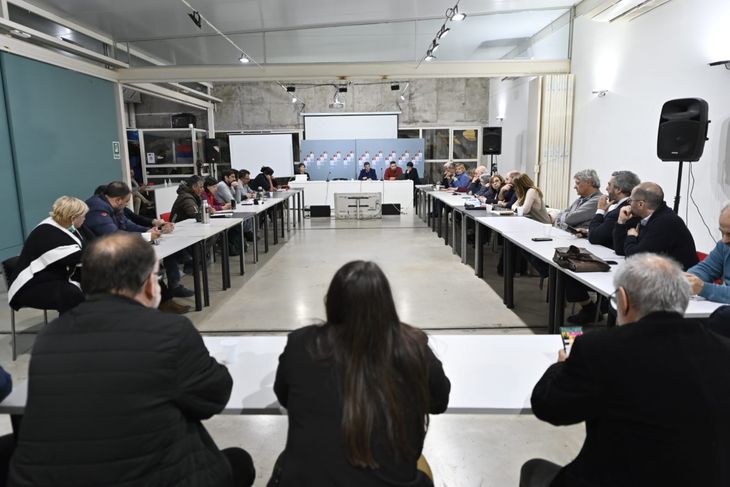 La reunión de los dirigentes del Frente Amplio tras la divulgación de los audios sobre el pasaporte entregado al narco Sebastián Marset.