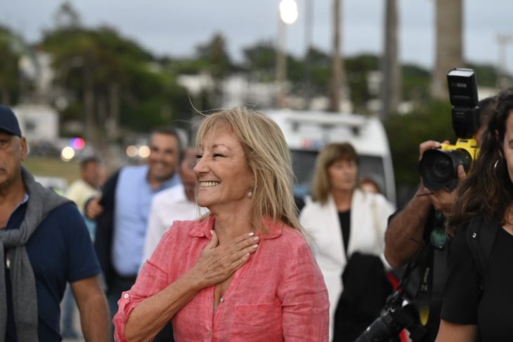 La intendenta de Montevideo y precandidata presidencial por el Frente Amplio, Carolina Cosse, le bajó el tono a la polémica por el tricentenario de la capital uruguaya.