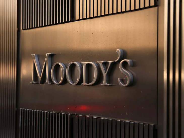 Moodys elevó la calificación crediticia de la empresa que opera la terminal de Tres Cruces en la capital uruguaya.