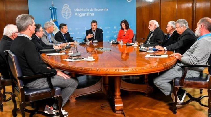 Tras una reunión entre las partes, se levantó el paro de colectivos
