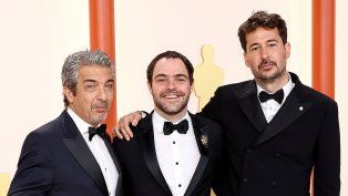 El elenco de Argentina, 1985 y su director.