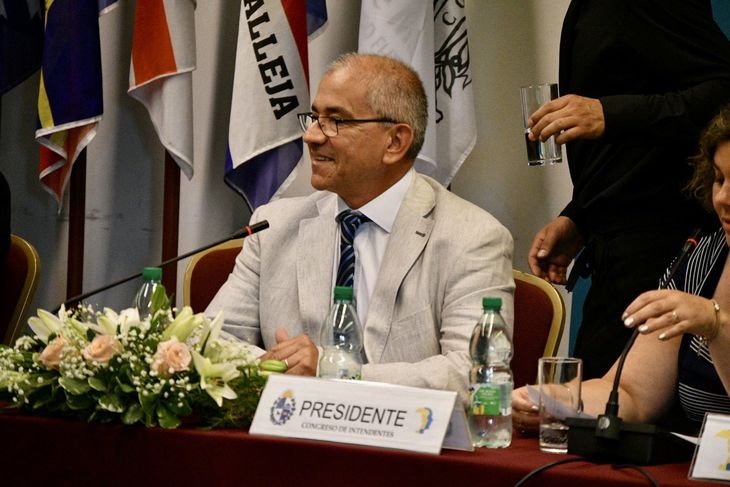 Fernando Echeverría Bessonart, fue reelecto intendente del departamento de Flores hasta el año 2025.