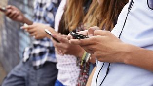 El Enacom oficializó un nuevo sistema de identificación para el uso de celulares