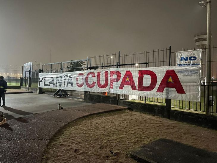 Fancap ocupó la refinería de La Teja en contra de la asociación entre Ancap y privados para el negocio del portland y la cal en Uruguay.