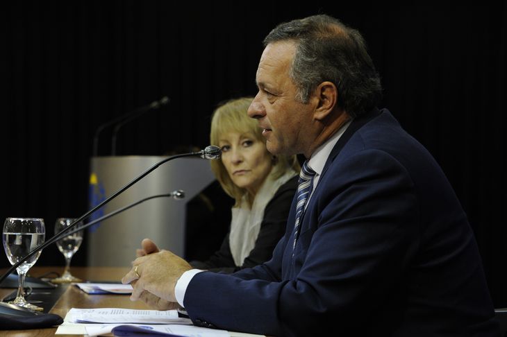 Carolina Cosse acusó al Partido Nacional de estar detrás de la denuncia falsa contra Yamandú Orsi y Álvaro Delgado le respondió.