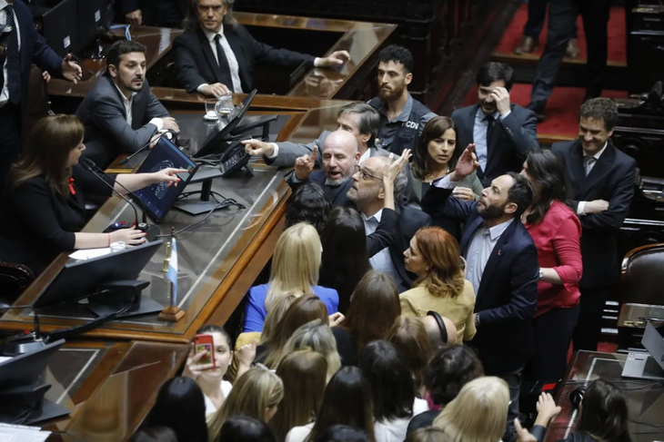 Escándalo a gritos en Diputados