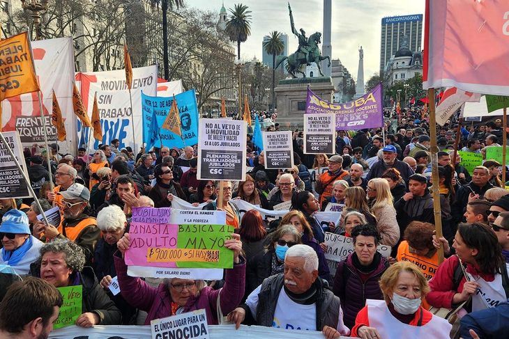 jubilados marcha.jpg