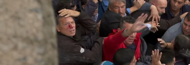 Sergio Berni agredido.