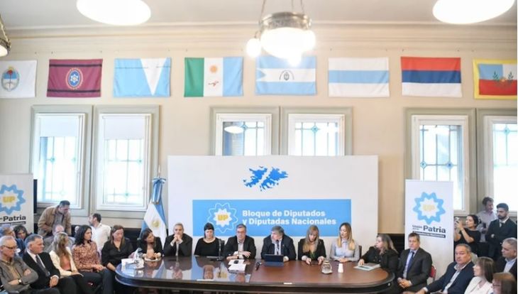 Fuerte cuestionamiento de Unión por la Patria al ministro Luis Caputo
