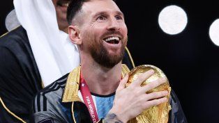Lionel Messi con bisht en Qatar.
