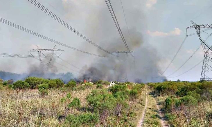Un incendio provocó un masivo corte de luz en el país