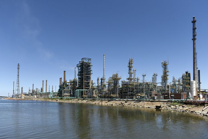 El conflicto gremial con Fancap le costará 300 millones de dólares extra a la petrolera uruguaya.