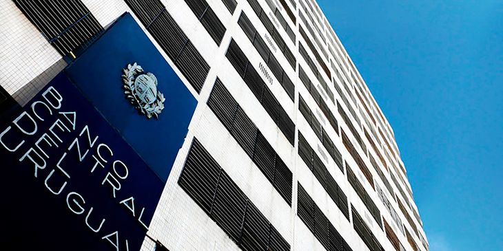 El Banco Central del Uruguay advirtió sobre los potenciales riesgos que enfrenta el país a nivel doméstico y regional.