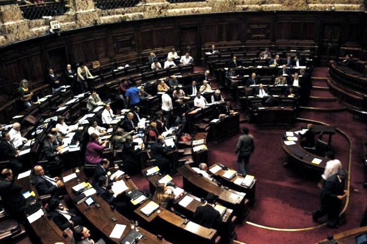 Los diputados y senadores uruguayos son los que más cobran en la región.