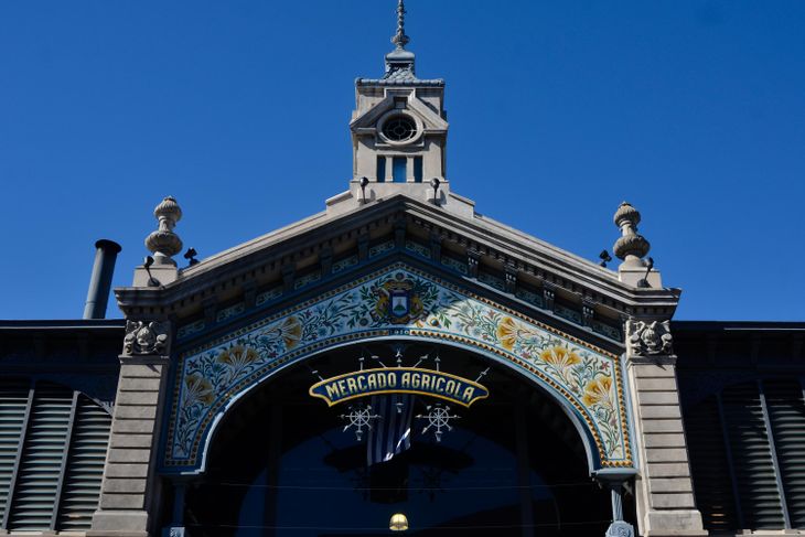 El pozo del Mercado Agrícola da 20.000 litros de agua por hora.