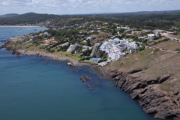 El intendente de Maldonado, Enrique Antía, busca defender a Punta Ballena del nuevo proyecto inmobiliario.