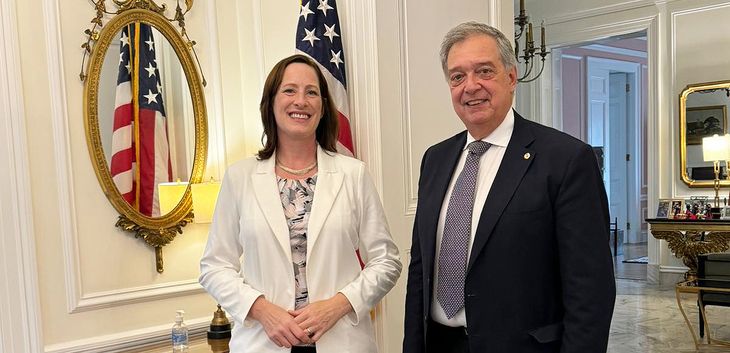 El ministro Fernando Mattos se reunió con la embajadora estadounidense Heide B. Fulton en la Embajada de Estados Unidos, en Montevideo.