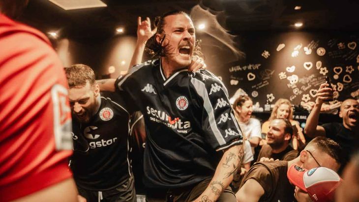 ST-PAULI-CELEBRA-ASCENSO.jpg