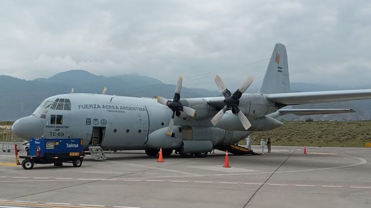 El gobierno enviará un avión para repatriar argentinos en Israel.