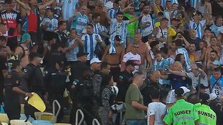 La Policía de Brasil reprimió a hinchas argentinos en el Maracaná