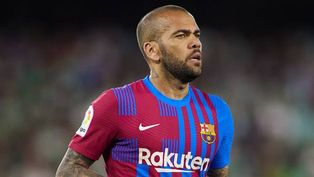 la sorprendente decision del barcelona sobre dani alves