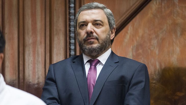 El precandidato del Frente Amplio Mario Bergara cuestionó al expresidente uruguayo José Mujica.