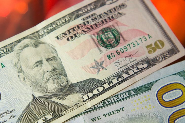 El dólar en Uruguay lleva un retroceso del 2,50% en lo que va del año.