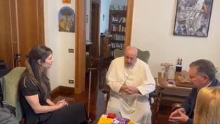 fuerte senal del papa en medio del escandalo con los diputados libertarios: se reunio con una victima de astiz