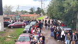 Más de 3.000 personas hacen fila por 60 empleos: la postal que refleja la falta de trabajo Más de 3.000 personas hacen fila por 60 empleos: la postal que refleja la falta de trabajo