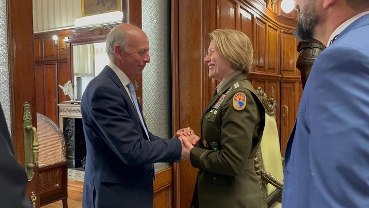 El ministro Javier García recibió a la general Laura Richardson para fortalecer la cooperación en seguridad entre Estados Unidos y Uruguay.