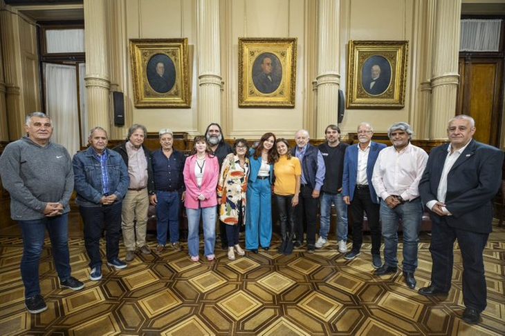Cristina Kirchner recibió a sindicalistas en el Senado