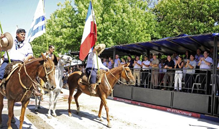 La Fiesta de la Patria Gaucha cerró sus celebraciones con el desfile y jineteada de este sábado, aunque las actividades continuarán este domingo.