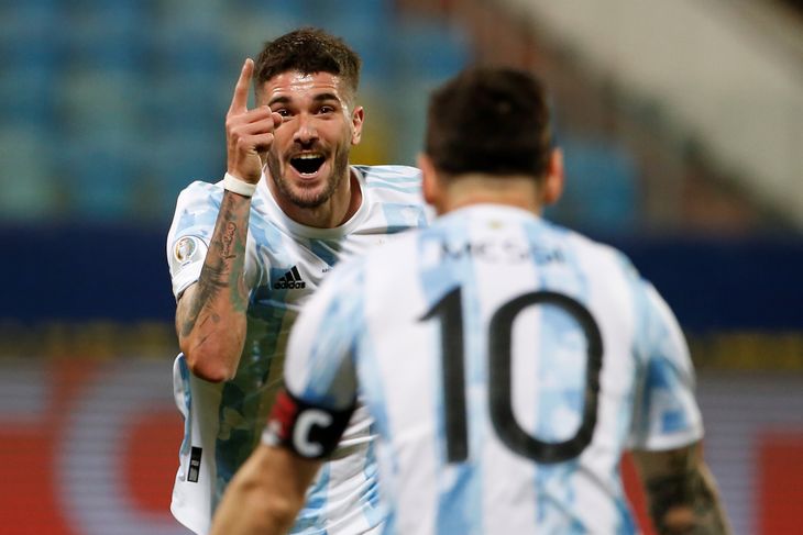 Festejo entre Rodrigo de Paul y Lionel Messi&nbsp;
