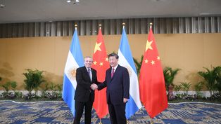 Alberto Fernández con Xi Jinping, su par chino, en la Cumbre del G20.