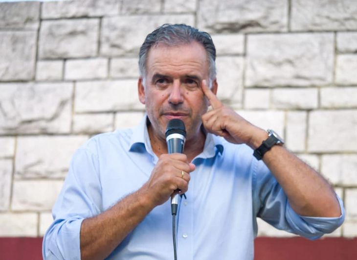 Yamandú Orsi, precandidato presidencial por el Frente Amplio.