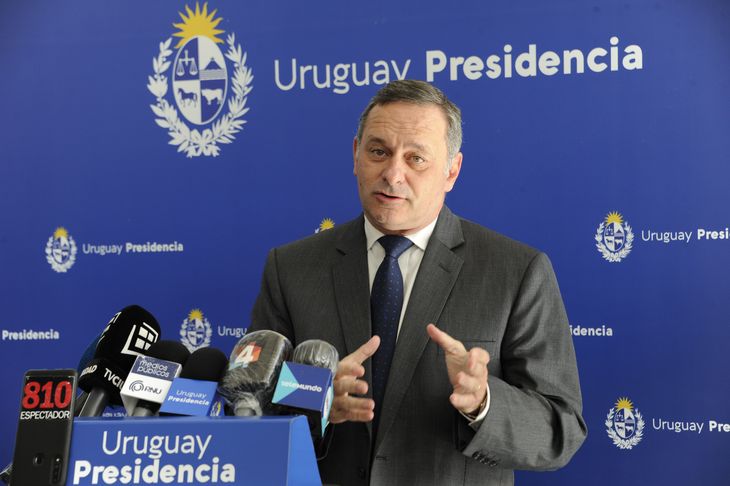 Álvaro Delgado aseguró que el gobierno planea reunirse con el próximo presidente electo argentino por la diferencia cambiaria.