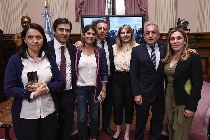 senadores-pro.webp