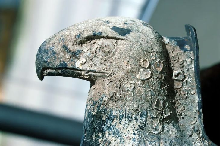 La polémica águila del buque de guerra de la Alemania nazi no será fundida para reconvertirse en paloma de la paz.