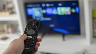 Autorizan subas para telefonía, internet y TV.