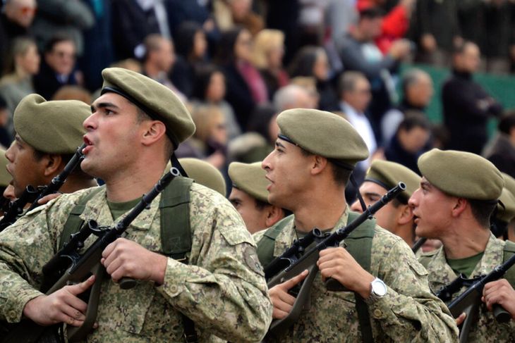El senador Jorge Gandini pretende que el Ejército Nacional auxilie a la Policía en barrios peligrosos de la capital.