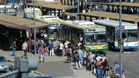 Feriado del 12 de octubre: cómo funcionarán los bancos y el transporte público